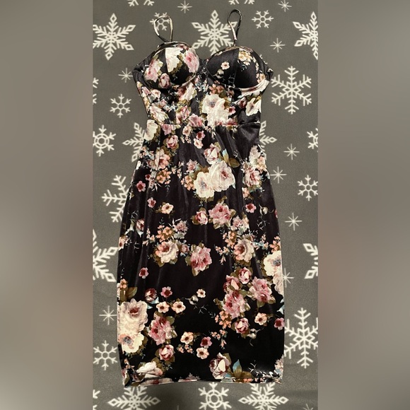 Floral Velvet Fabric Bodycon Dress - Picture 9 of 11